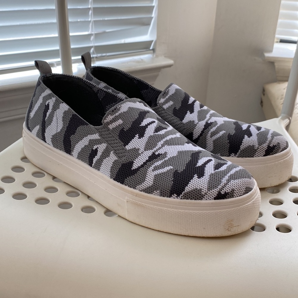 Steve Madden Slip-Ons - Picture 2 of 6